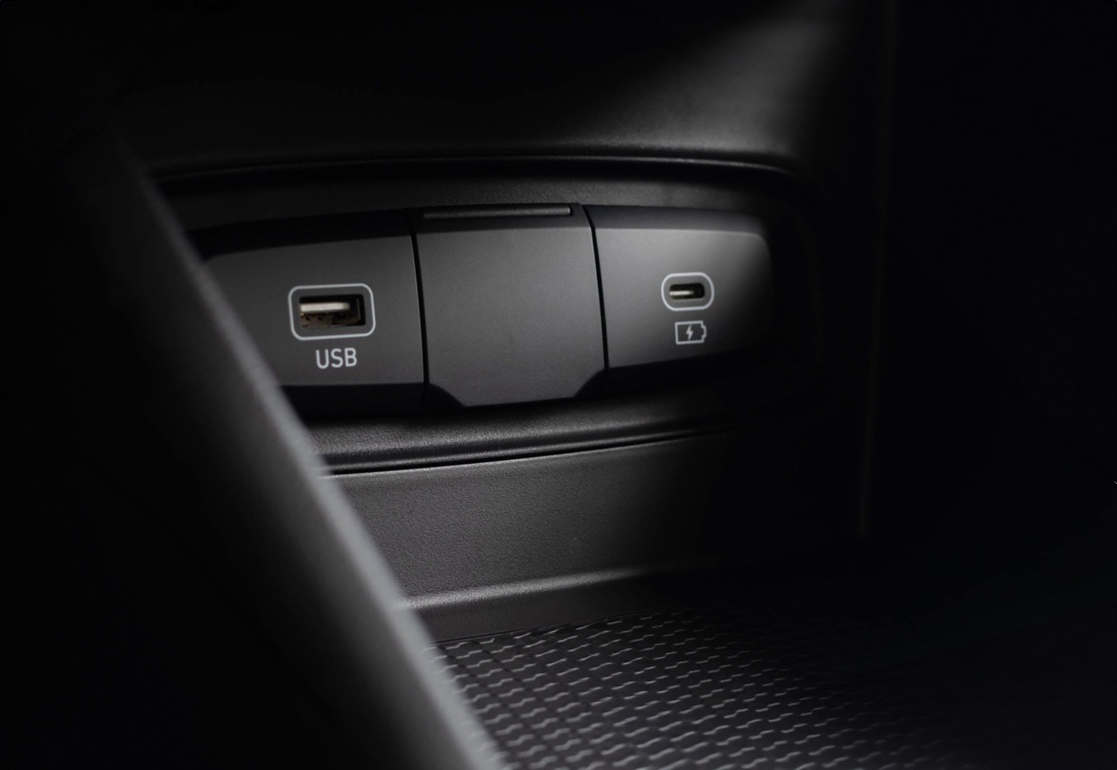 Dual USB 2.0 ports on the ZT-A88 head unit